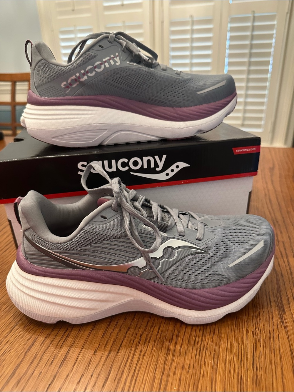 NEW Saucony Hurricane 24 Women's Light Gray with Lavender Running Shoes - Picture 3 of 6